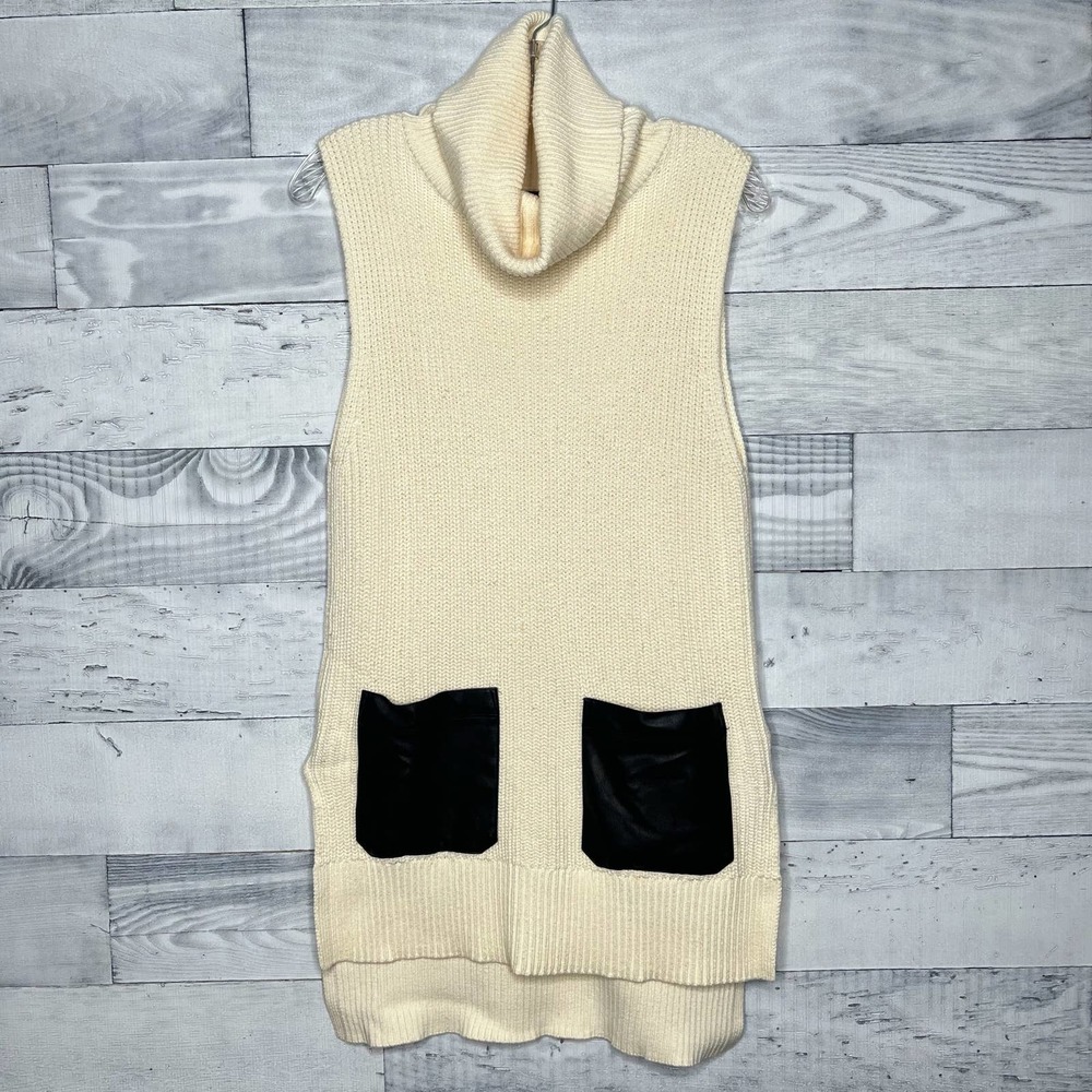 Banana Republic High Low Sleeveless Turtleneck - Picture 2 of 6